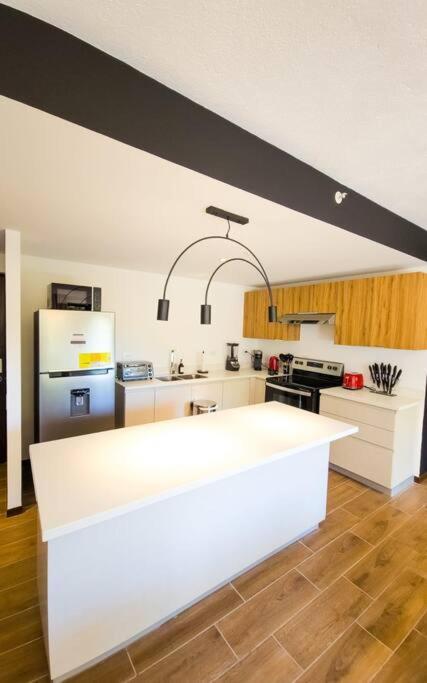 Entire Beautiful Condo With Rooftop Pool And Gym 圣萨尔瓦多 外观 照片