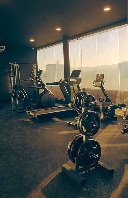 Entire Beautiful Condo With Rooftop Pool And Gym 圣萨尔瓦多 外观 照片